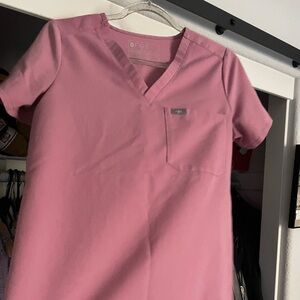 Figs light pink scrub set